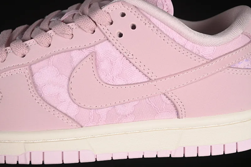 All Categories Nk SB Dunk Series Nk SB Dunk Low Low-top sneakers Nike SB Dunk Low "Regal Pink" contains girly low-top casual sneakers HJ5870-600
